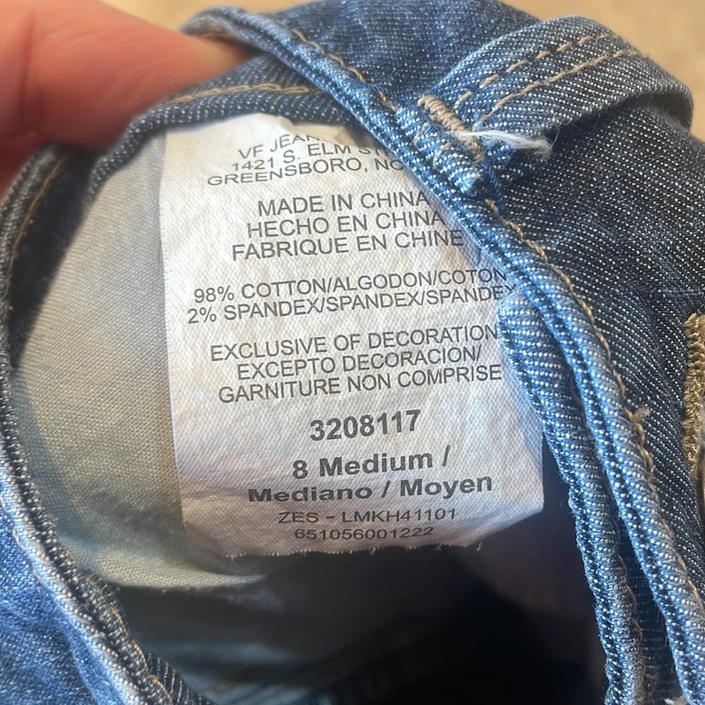 Like new Lee Low Rise Cropped Jeans!  8